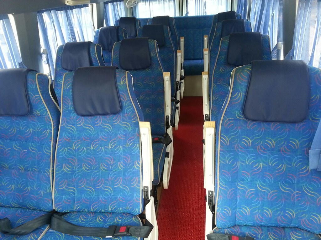 Tempo Traveller interno : Noleggio minibus, auto in India